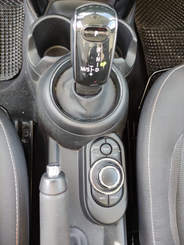 MINI Mini (F55) 1.5 Cooper Classic 5 porte Auto - immagine 12