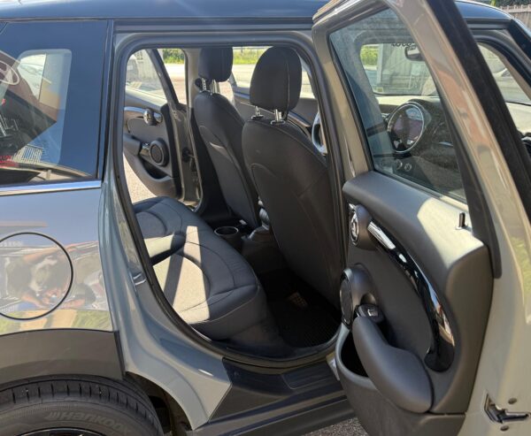 MINI Mini (F55) 1.5 Cooper Classic 5 porte Auto - immagine 6
