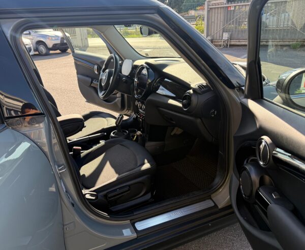 MINI Mini (F55) 1.5 Cooper Classic 5 porte Auto - immagine 7