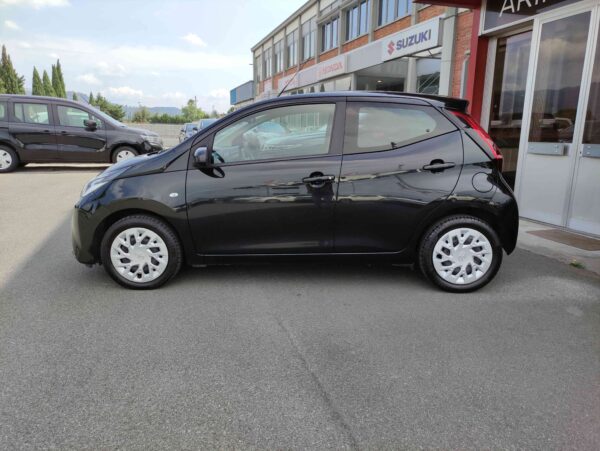 TOYOTA Aygo Connect 1.0 VVT-i 72 CV 5 porte X-Play MMT - immagine 2