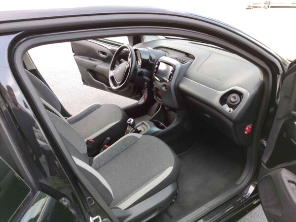 TOYOTA Aygo Connect 1.0 VVT-i 72 CV 5 porte X-Play MMT - immagine 5