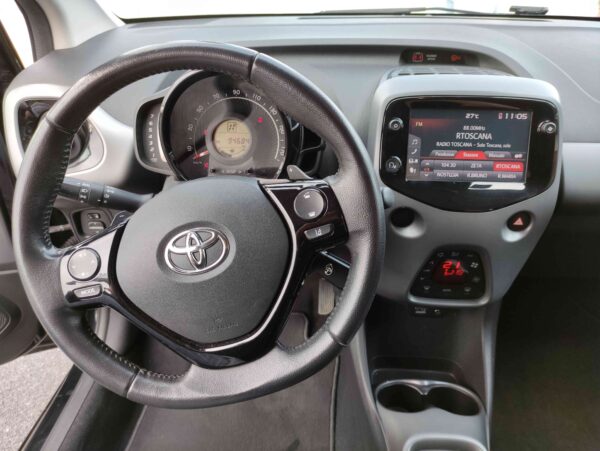 TOYOTA Aygo Connect 1.0 VVT-i 72 CV 5 porte X-Play MMT - immagine 8