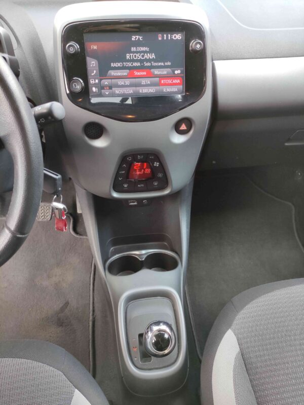 TOYOTA Aygo Connect 1.0 VVT-i 72 CV 5 porte X-Play MMT - immagine 9