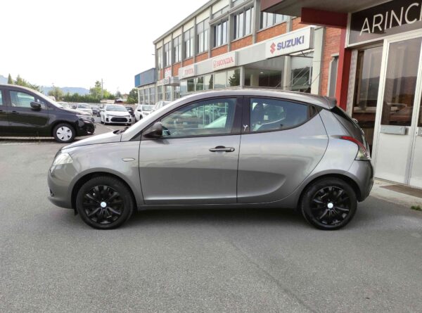 LANCIA Ypsilon 1.2 69 CV 5 porte Silver - immagine 2