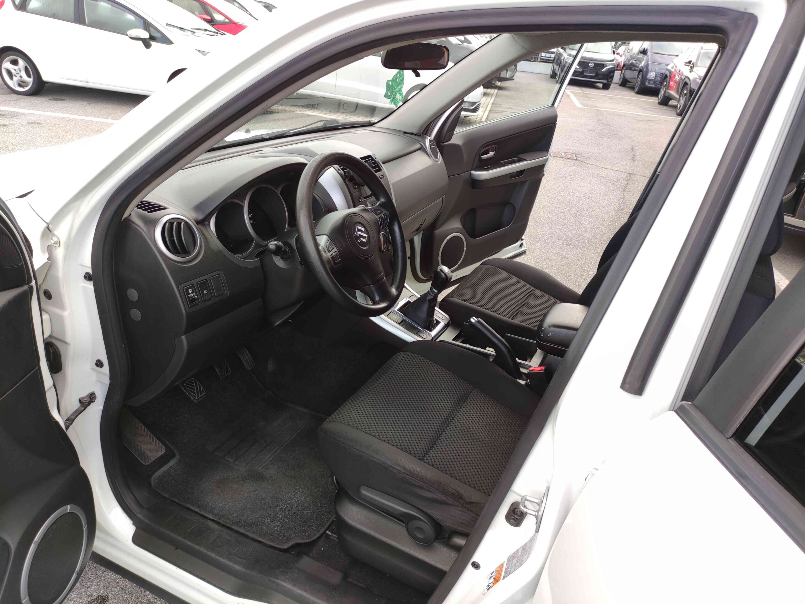 SUZUKI Grand Vitara 1.9 DDiS 5 porte Offroad 7 SUZUKI Grand Vitara 1.9 DDiS 5 porte Offroad - immagine 7