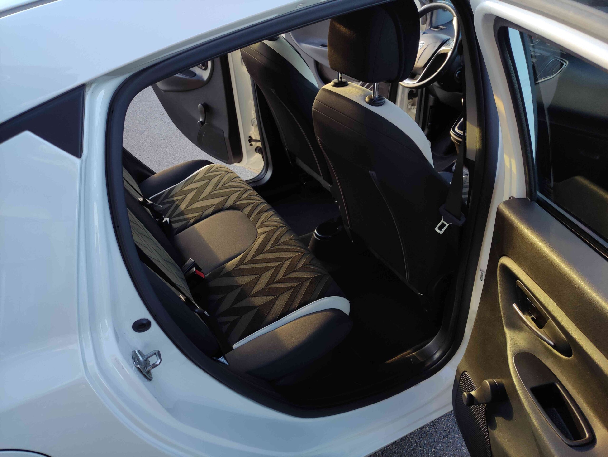 LANCIA Ypsilon 1.2 69 CV 5 porte GPL Ecochic Gold 5 LANCIA Ypsilon 1.2 69 CV 5 porte GPL Ecochic Gold - immagine 5