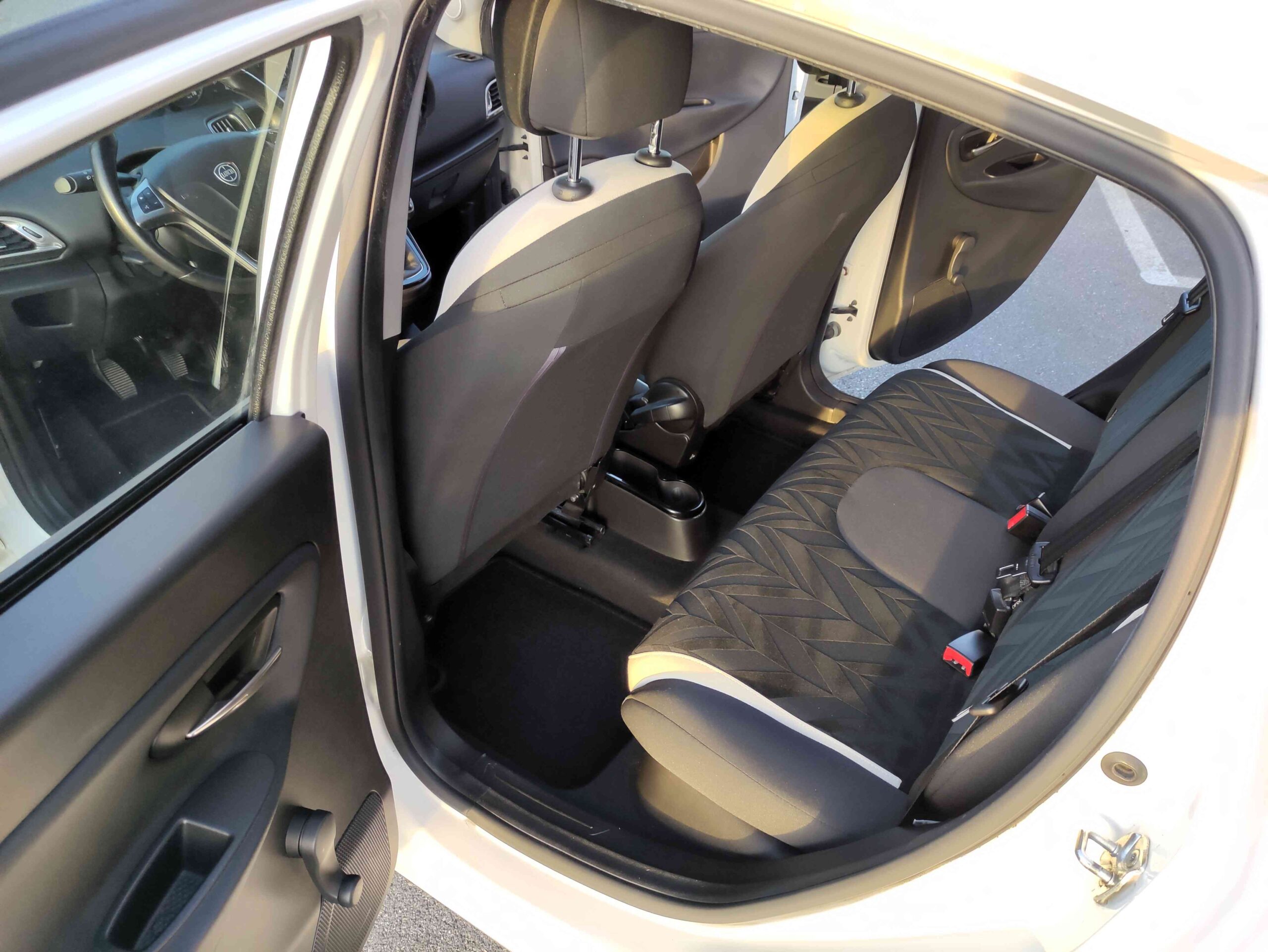 LANCIA Ypsilon 1.2 69 CV 5 porte GPL Ecochic Gold 7 LANCIA Ypsilon 1.2 69 CV 5 porte GPL Ecochic Gold - immagine 7