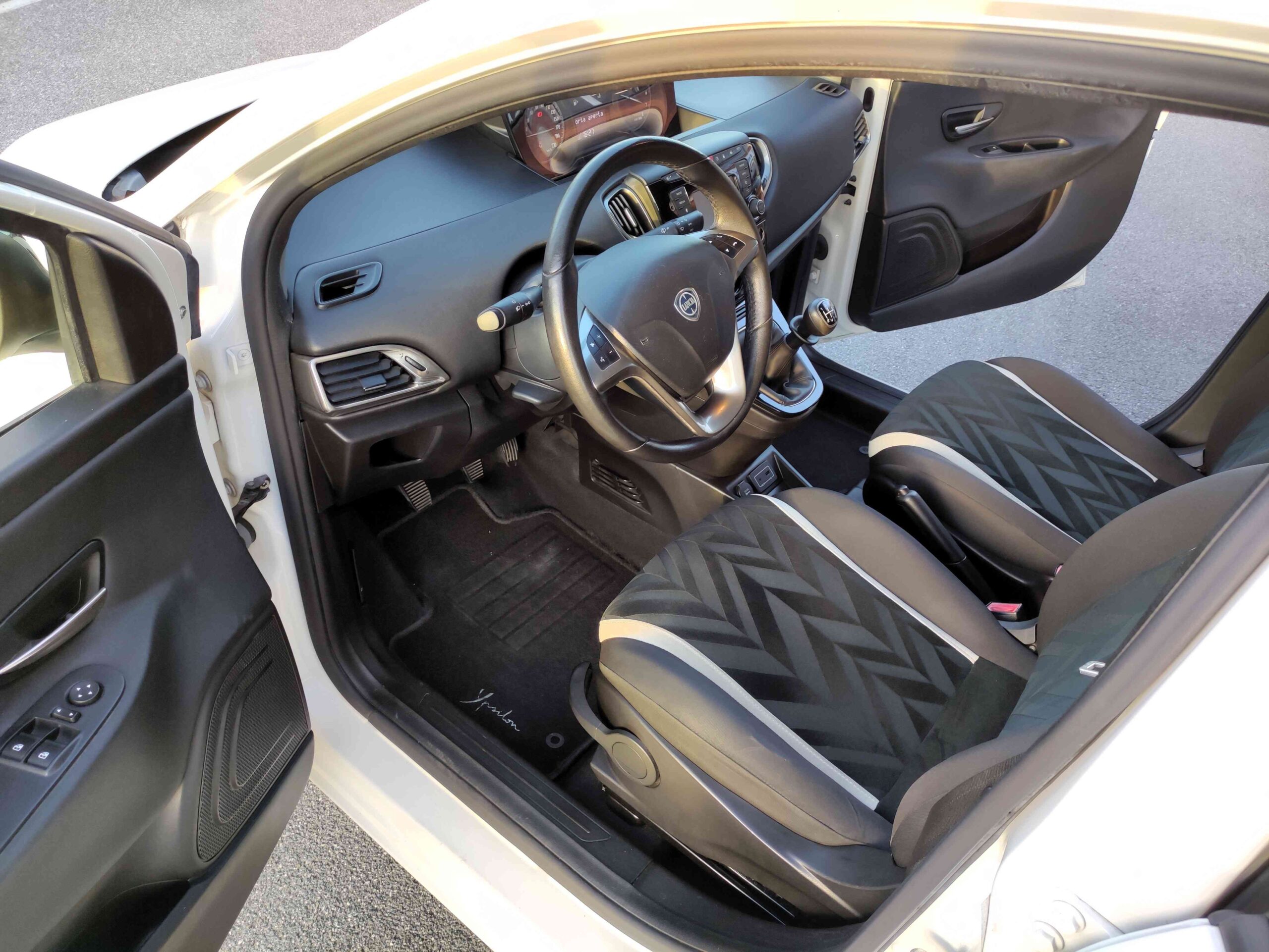 LANCIA Ypsilon 1.2 69 CV 5 porte GPL Ecochic Gold 8 LANCIA Ypsilon 1.2 69 CV 5 porte GPL Ecochic Gold - immagine 8