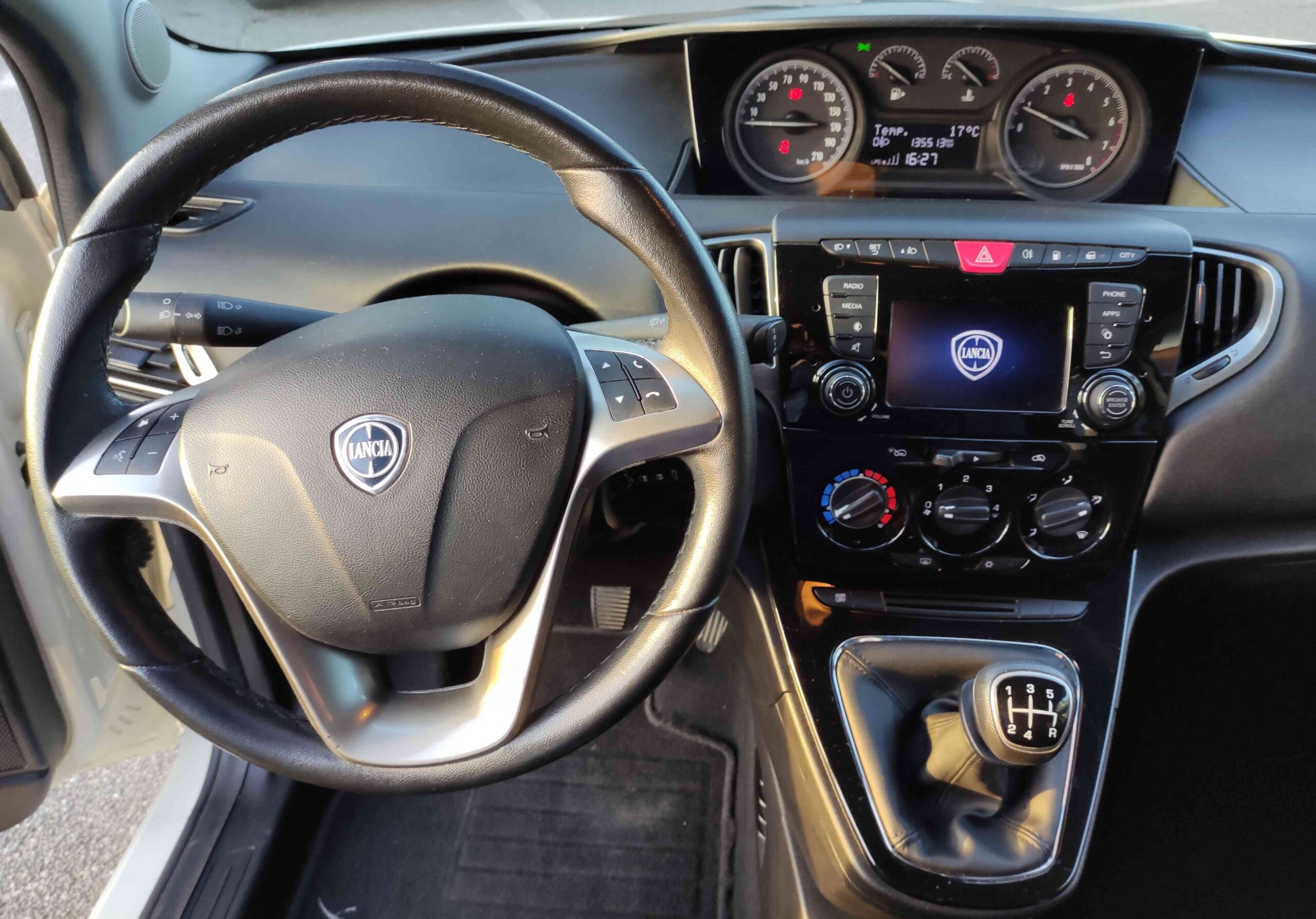 LANCIA Ypsilon 1.2 69 CV 5 porte GPL Ecochic Gold 9 LANCIA Ypsilon 1.2 69 CV 5 porte GPL Ecochic Gold - immagine 9