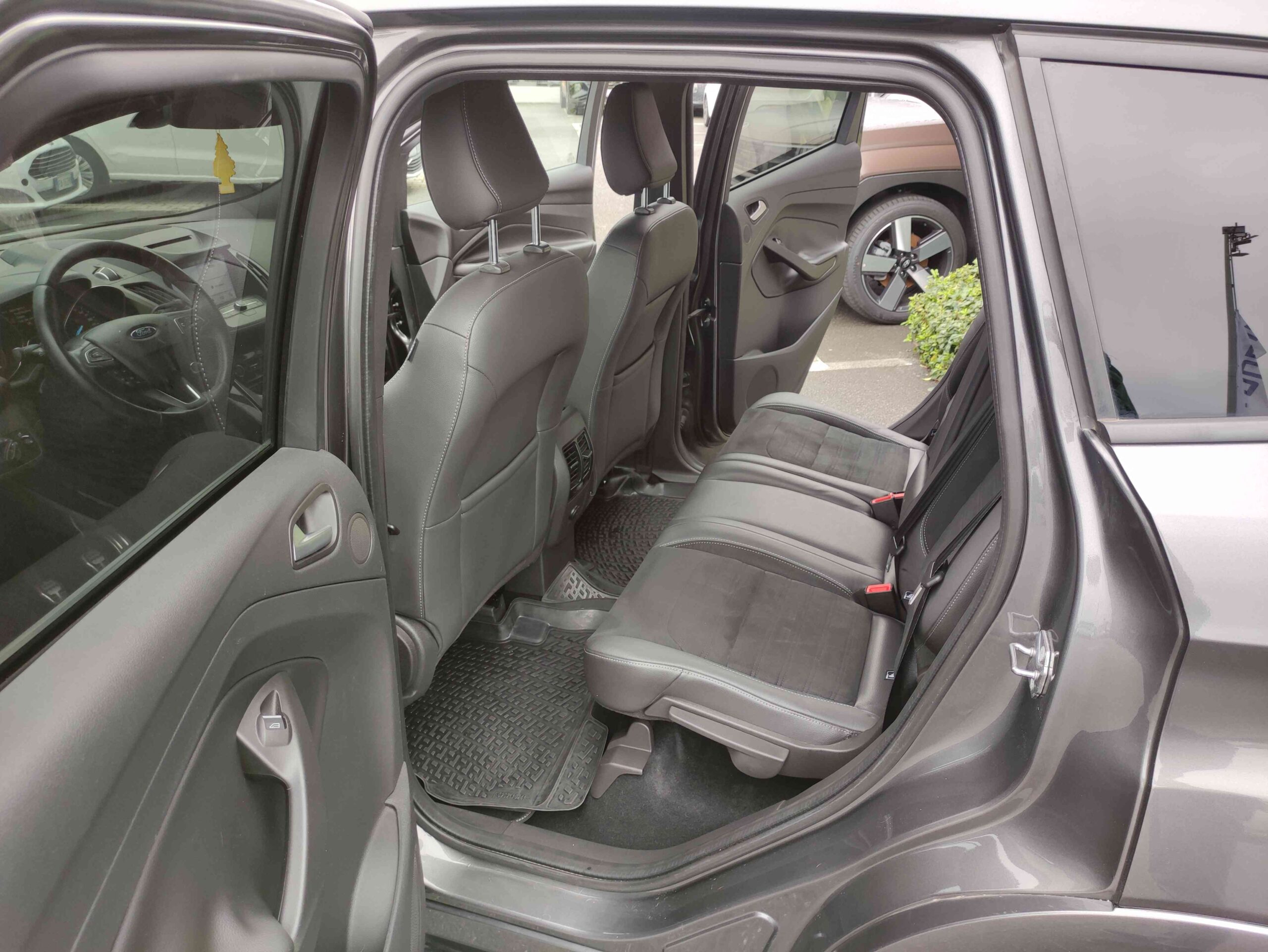 FORD Kuga 2.0 TDCI 150 CV S&S 4WD ST-Line 11 FORD Kuga 2.0 TDCI 150 CV S&S 4WD ST-Line - immagine 11