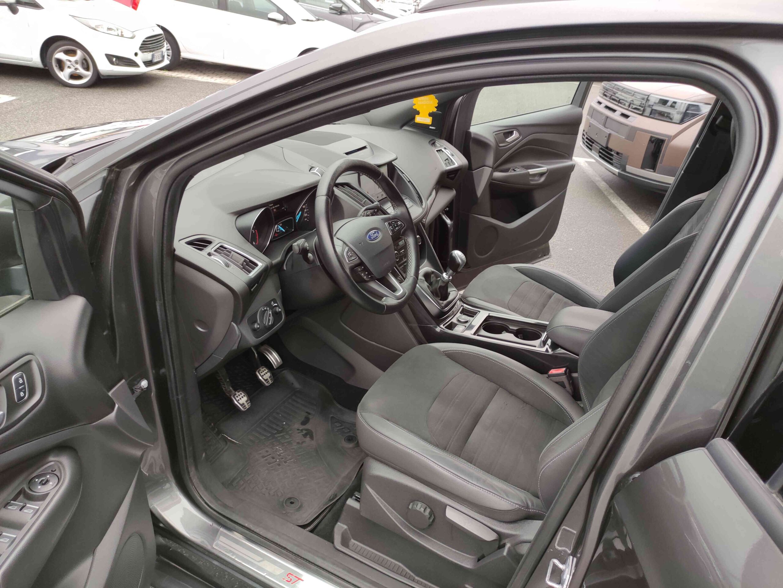 FORD Kuga 2.0 TDCI 150 CV S&S 4WD ST-Line 12 FORD Kuga 2.0 TDCI 150 CV S&S 4WD ST-Line - immagine 12