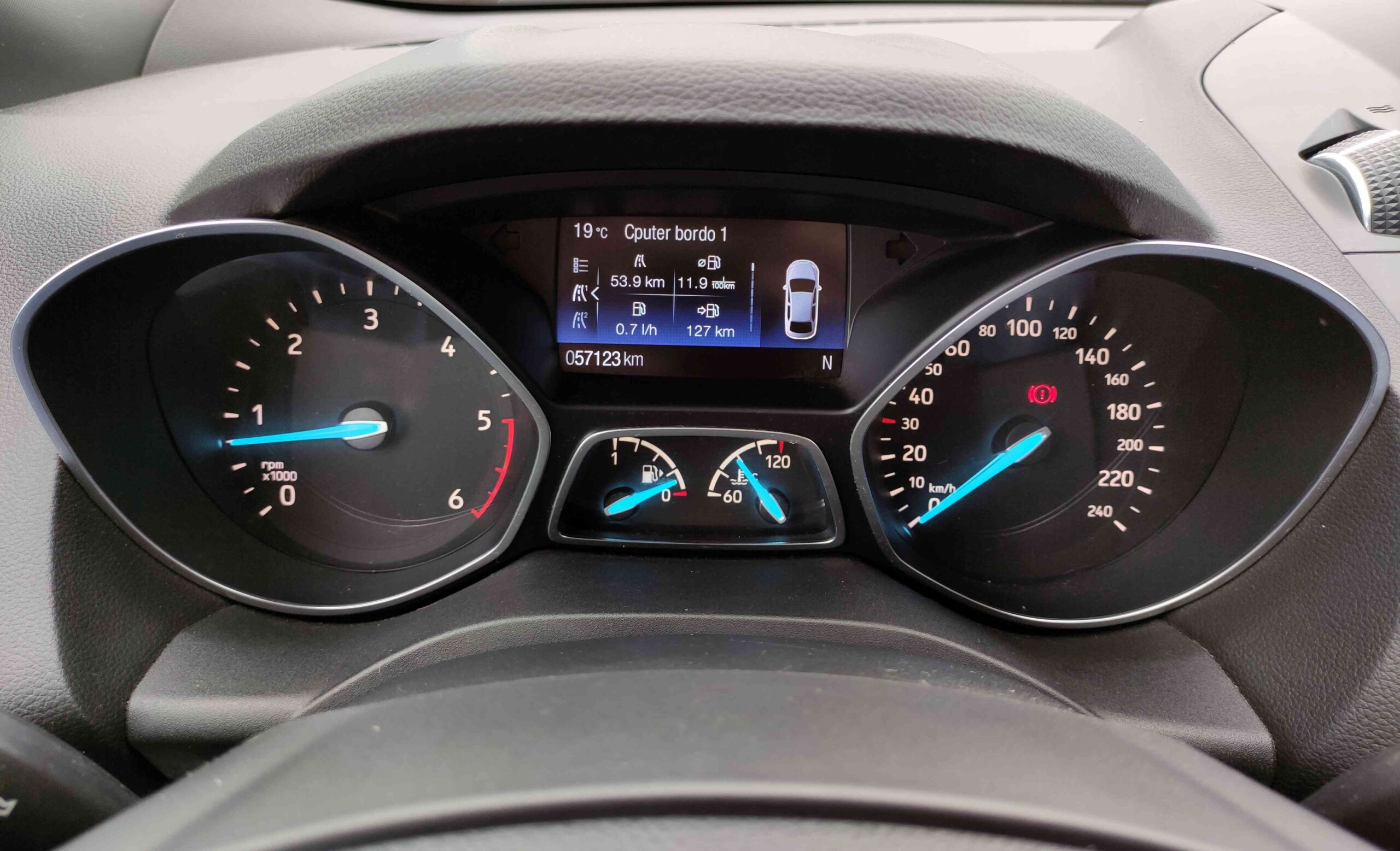 FORD Kuga 2.0 TDCI 150 CV S&S 4WD ST-Line 16 FORD Kuga 2.0 TDCI 150 CV S&S 4WD ST-Line - immagine 16