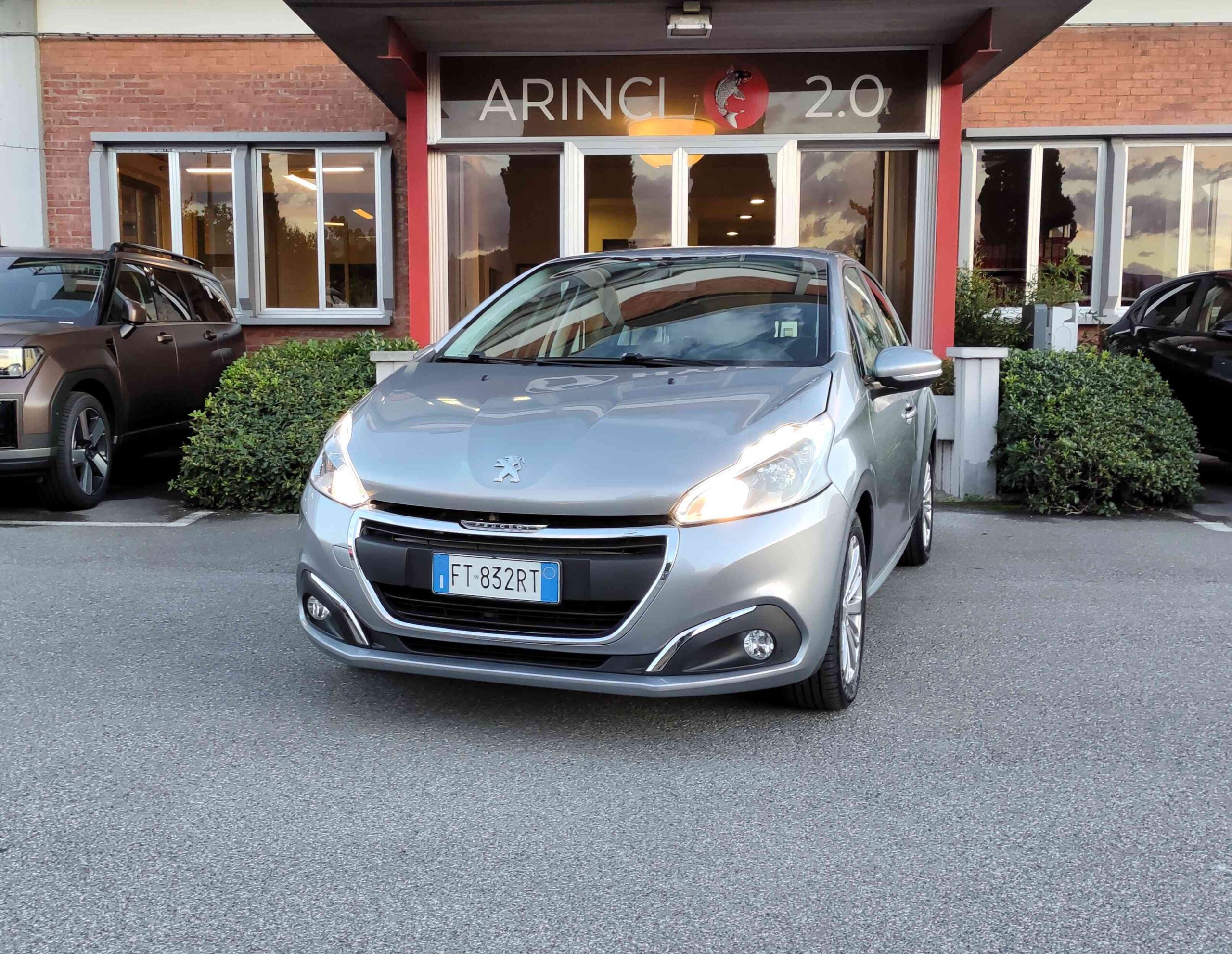 PEUGEOT 208 PureTech 82 Stop&Start 5 porte Active + Cerchi in Lega 1 PEUGEOT 208 PureTech 82 Stop&Start 5 porte Active + Cerchi in Lega