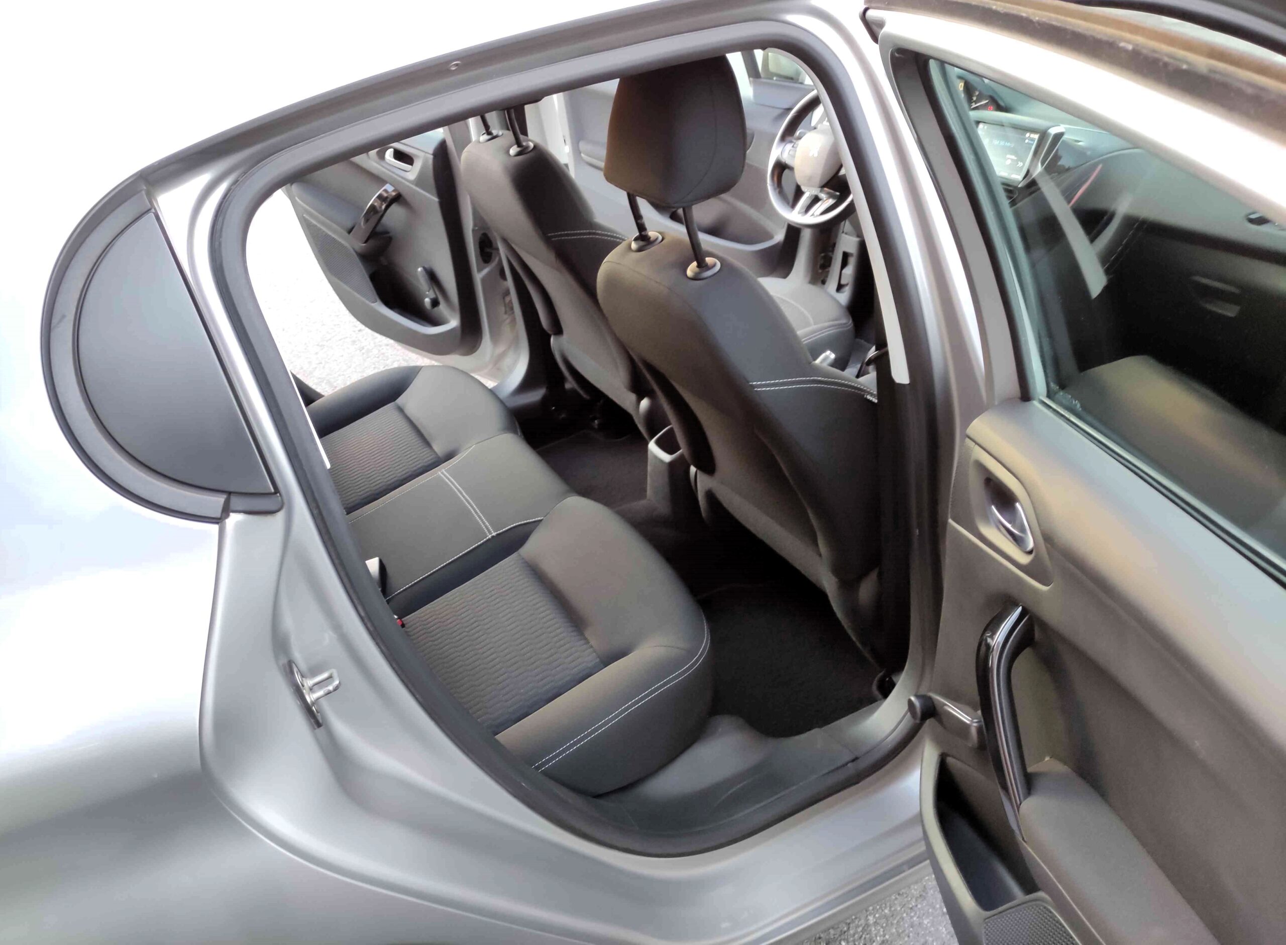 PEUGEOT 208 PureTech 82 Stop&Start 5 porte Active + Cerchi in Lega 5 PEUGEOT 208 PureTech 82 Stop&Start 5 porte Active + Cerchi in Lega - immagine 5