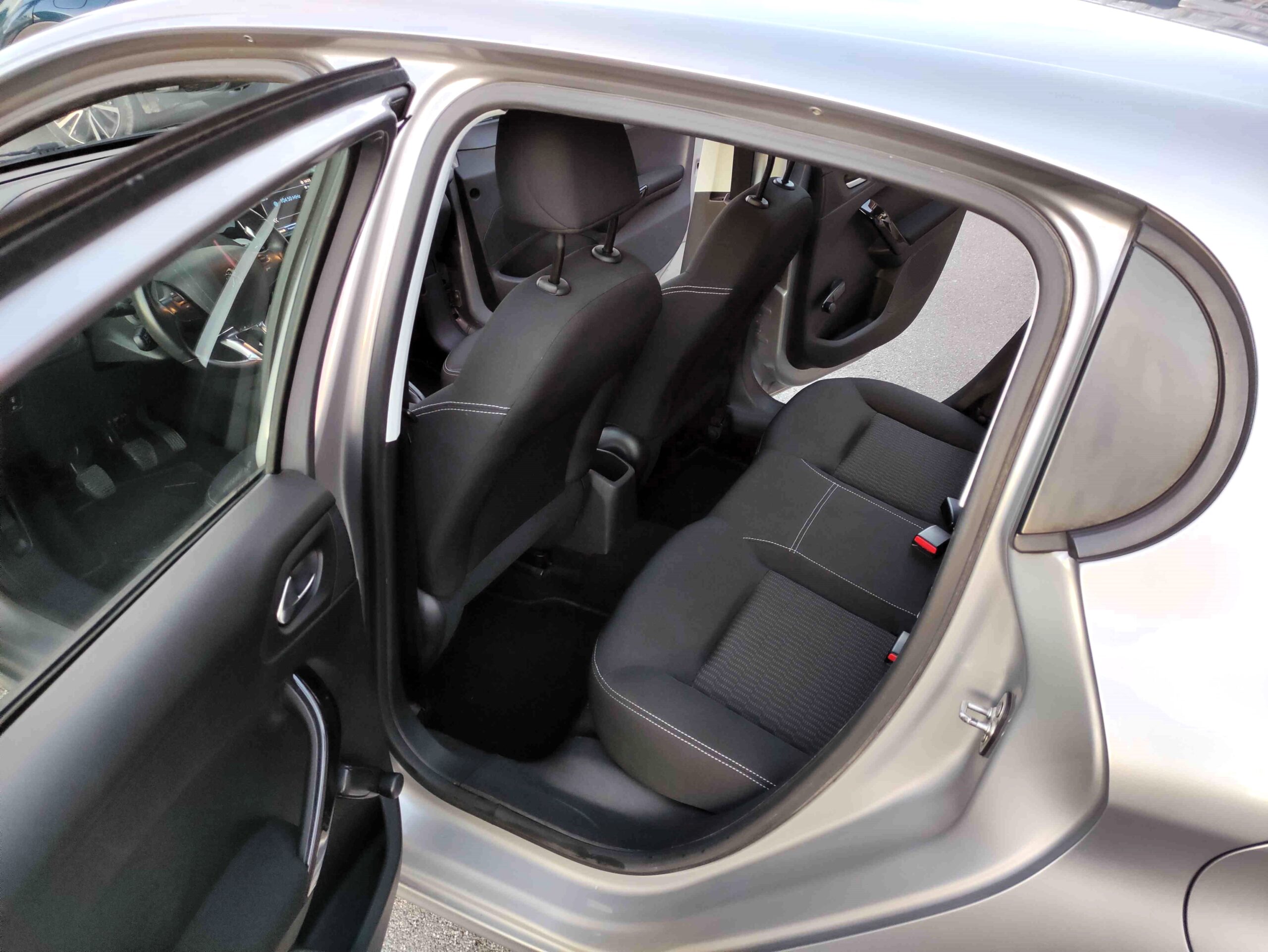 PEUGEOT 208 PureTech 82 Stop&Start 5 porte Active + Cerchi in Lega 7 PEUGEOT 208 PureTech 82 Stop&Start 5 porte Active + Cerchi in Lega - immagine 7