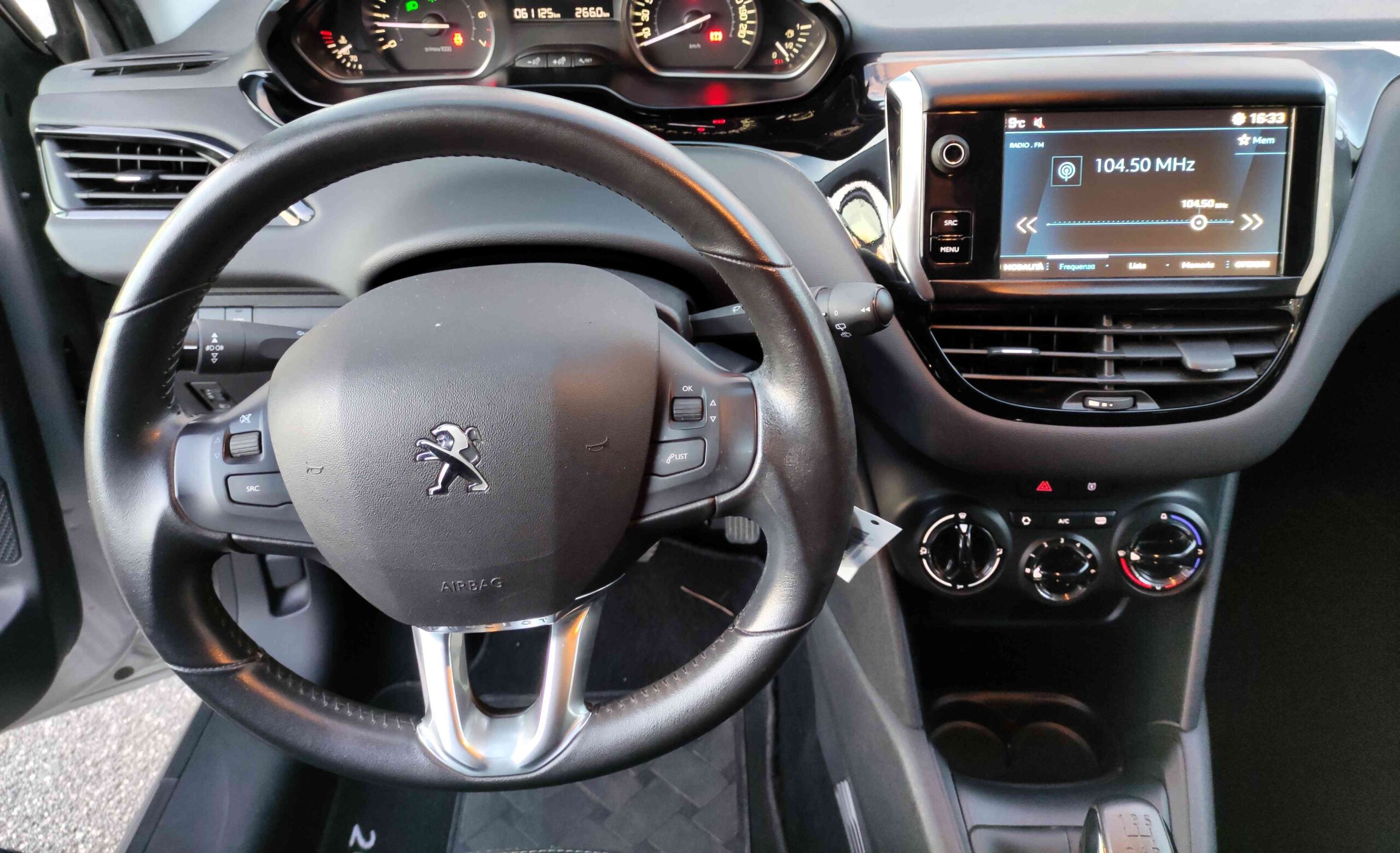 PEUGEOT 208 PureTech 82 Stop&Start 5 porte Active + Cerchi in Lega 9 PEUGEOT 208 PureTech 82 Stop&Start 5 porte Active + Cerchi in Lega - immagine 9