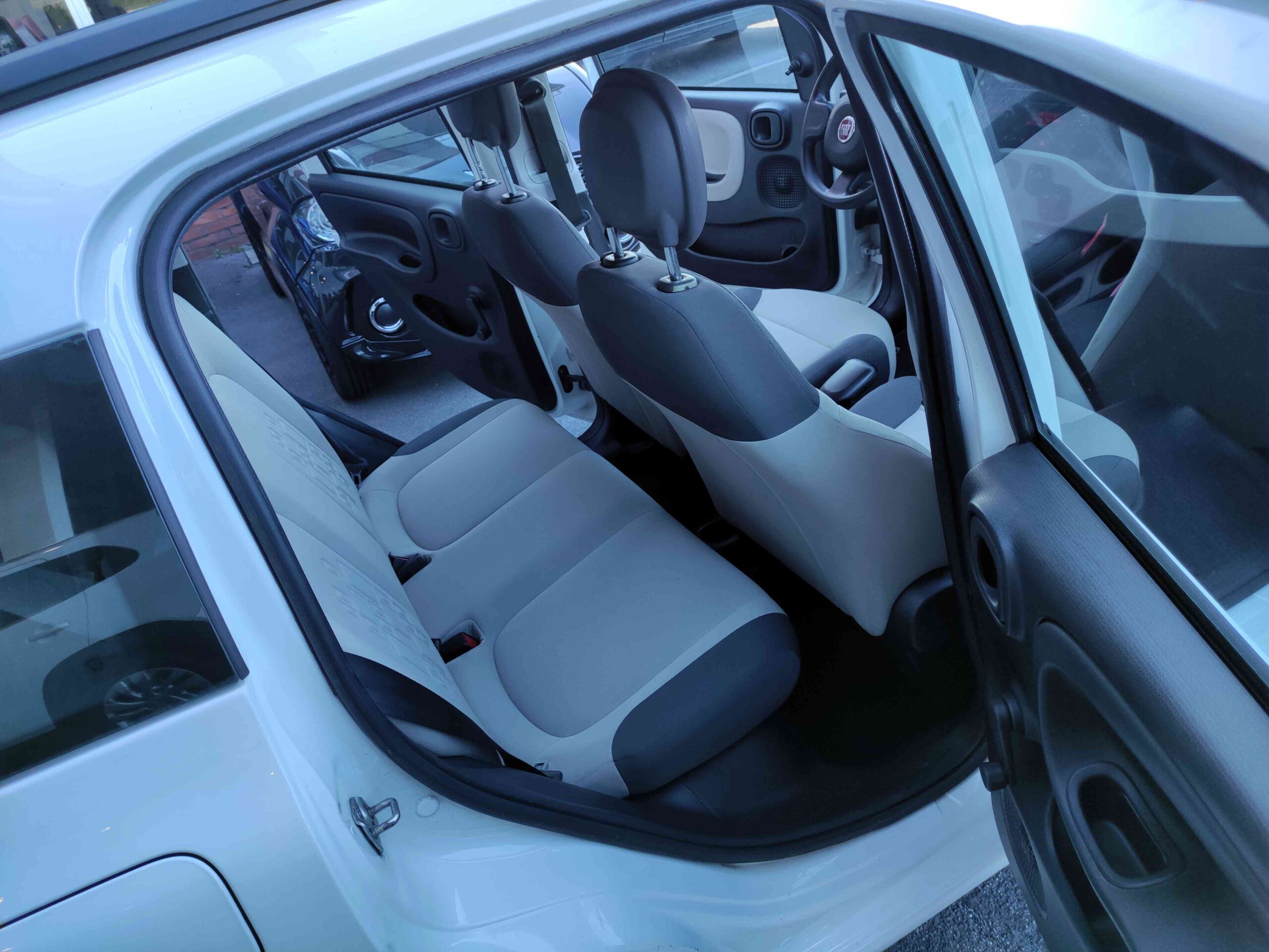 FIAT Panda 1.2 Easy 5 posti 4 FIAT Panda 1.2 Easy 5 posti - immagine 4