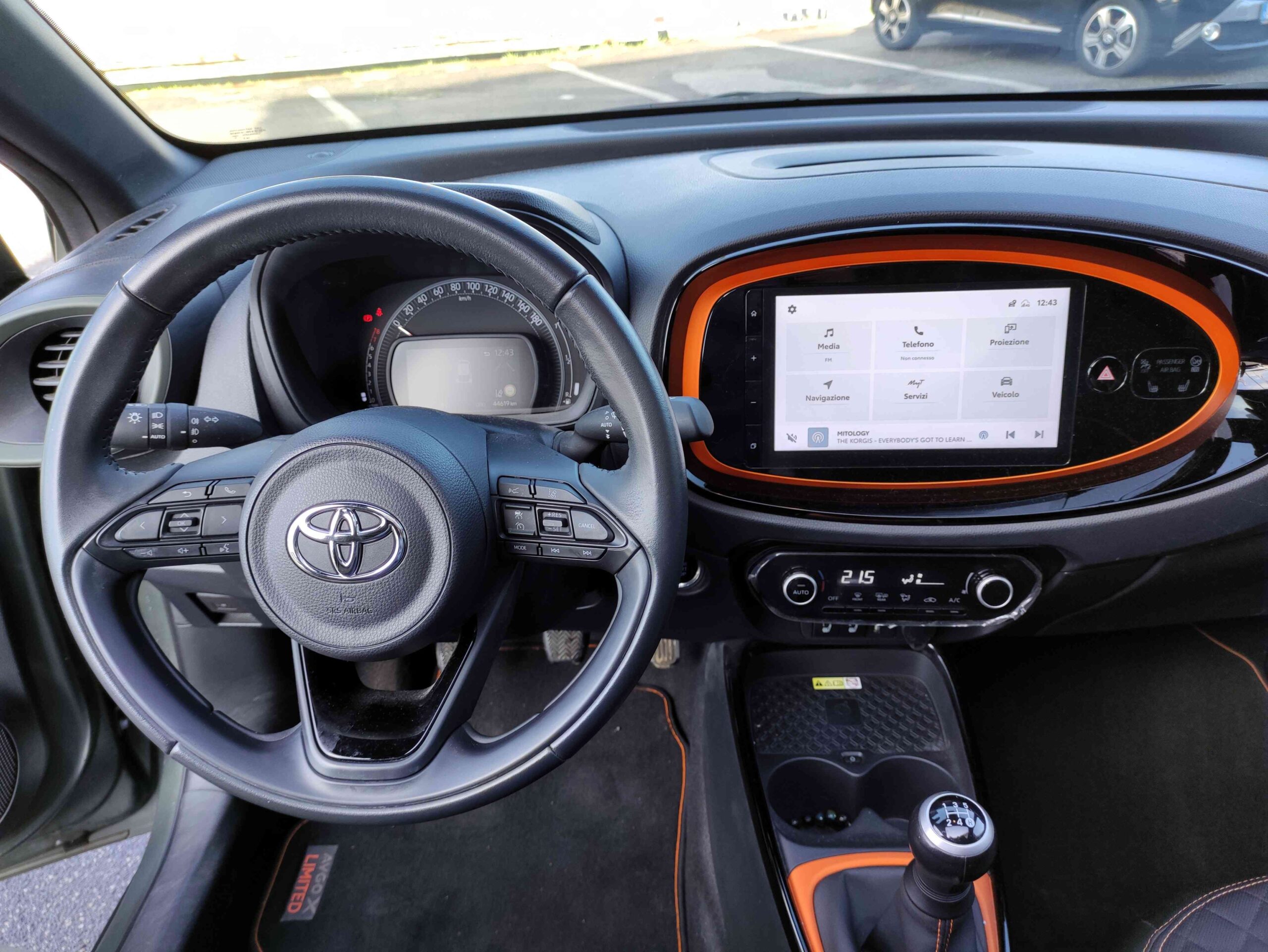 TOYOTA Aygo X 1.0 VVT-i 72 CV 5 porte Limited Air 12 TOYOTA Aygo X 1.0 VVT-i 72 CV 5 porte Limited Air - immagine 12