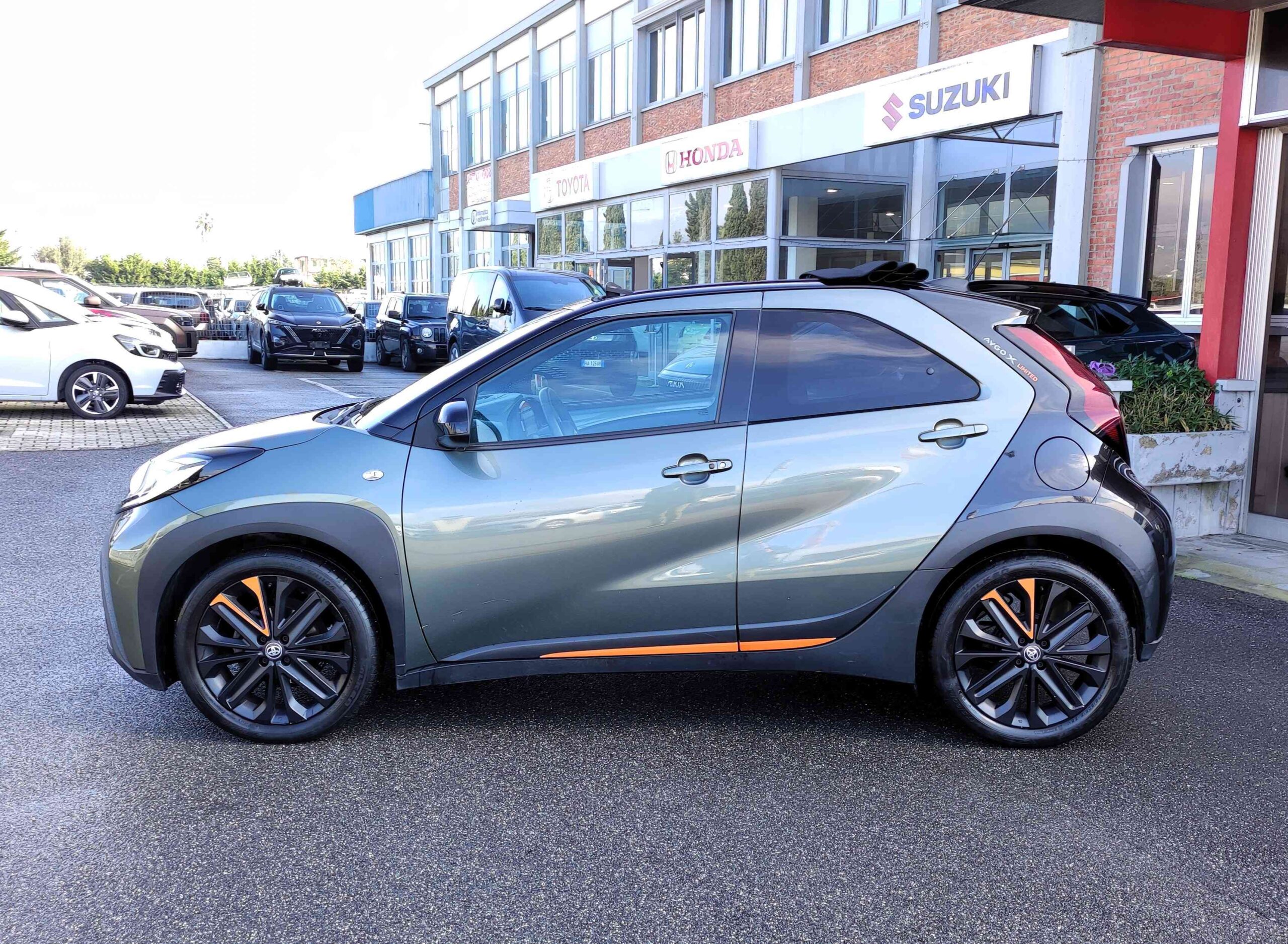 TOYOTA Aygo X 1.0 VVT-i 72 CV 5 porte Limited Air 2 TOYOTA Aygo X 1.0 VVT-i 72 CV 5 porte Limited Air - immagine 2