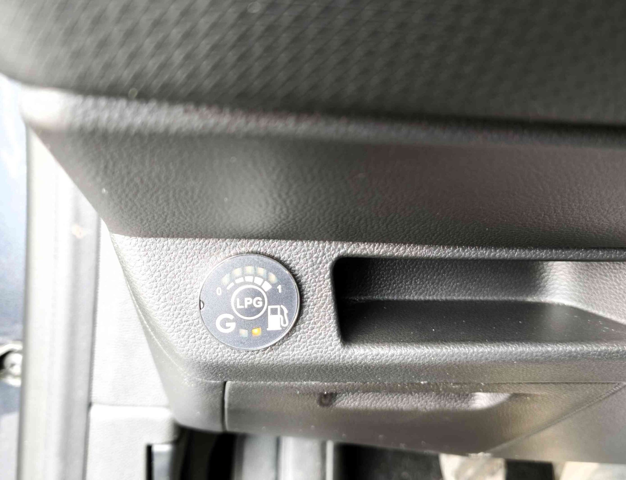 RENAULT Clio TCe 100 CV GPL 5 porte Zen 12 RENAULT Clio TCe 100 CV GPL 5 porte Zen - immagine 12