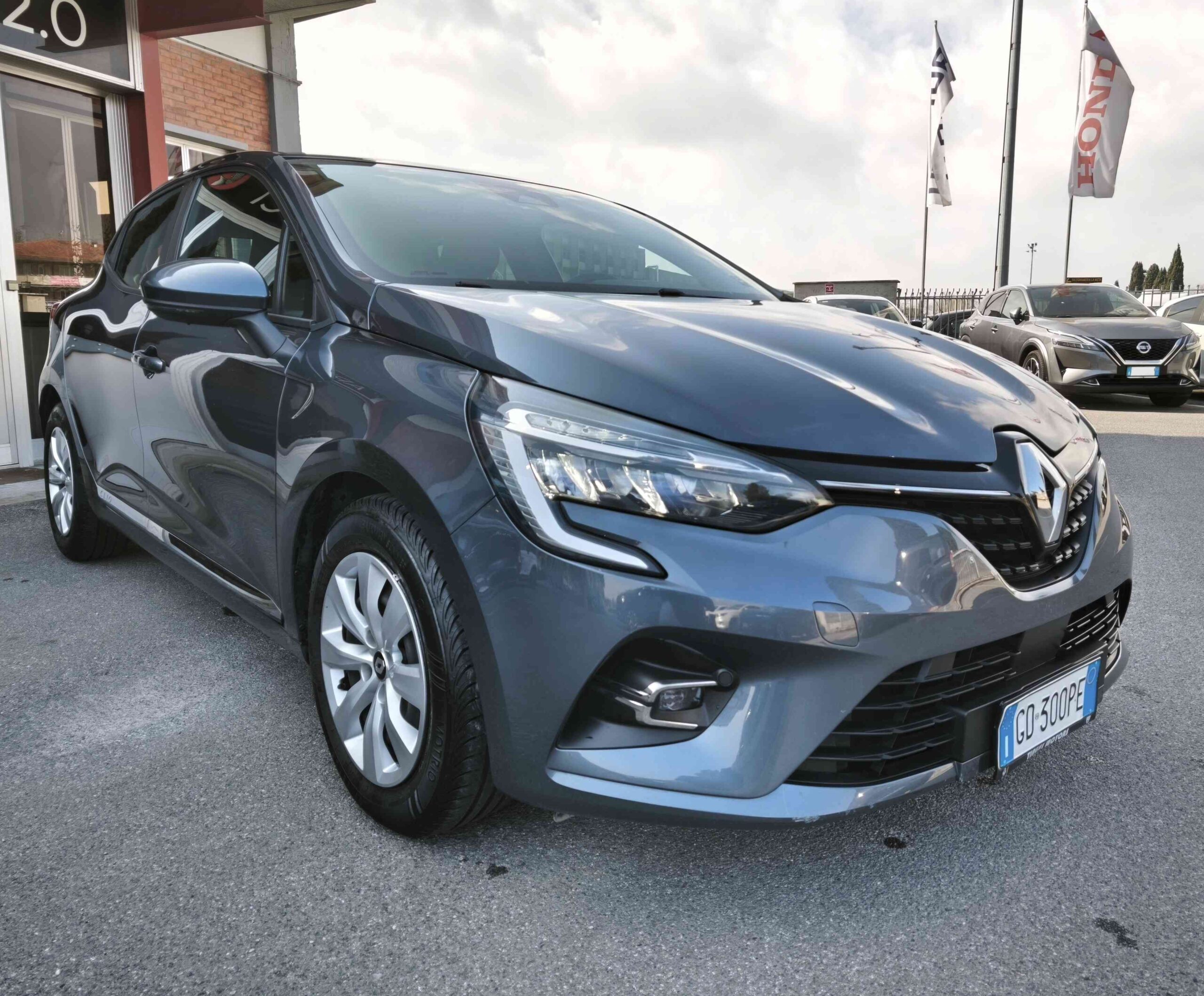 RENAULT Clio TCe 100 CV GPL 5 porte Zen 4 RENAULT Clio TCe 100 CV GPL 5 porte Zen - immagine 4