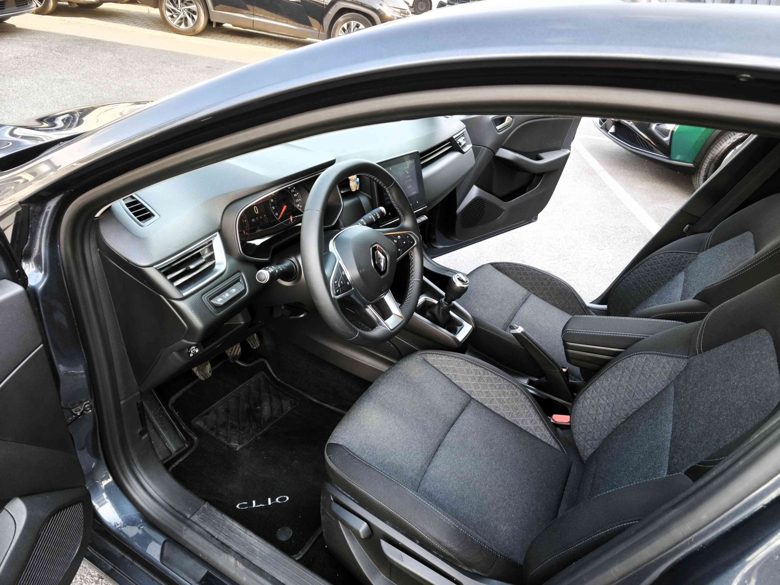 RENAULT Clio TCe 100 CV GPL 5 porte Zen 8 RENAULT Clio TCe 100 CV GPL 5 porte Zen - immagine 8