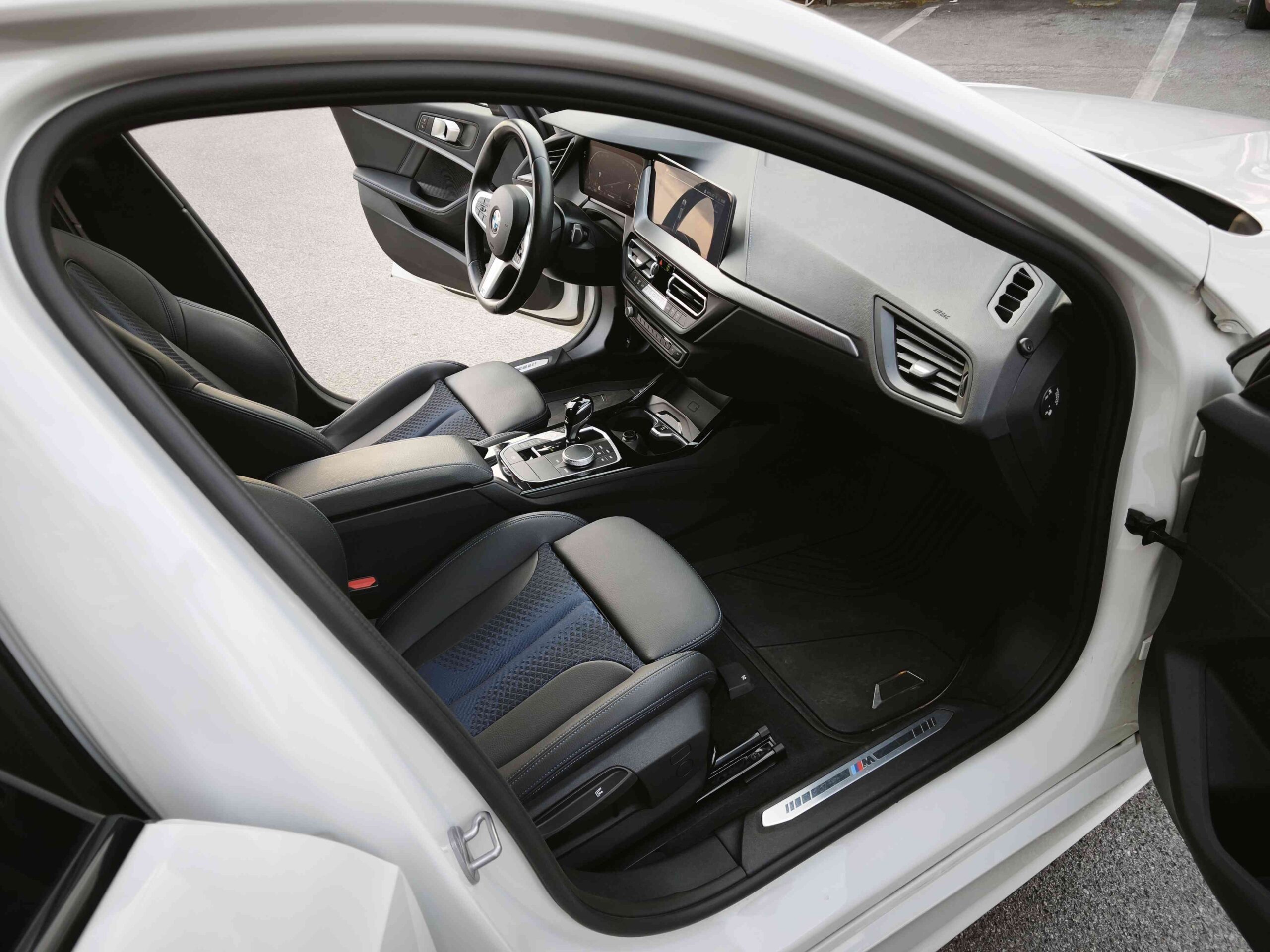 BMW Serie 1 (F40) 118i 5p Msport 7 BMW Serie 1 (F40) 118i 5p Msport - immagine 7