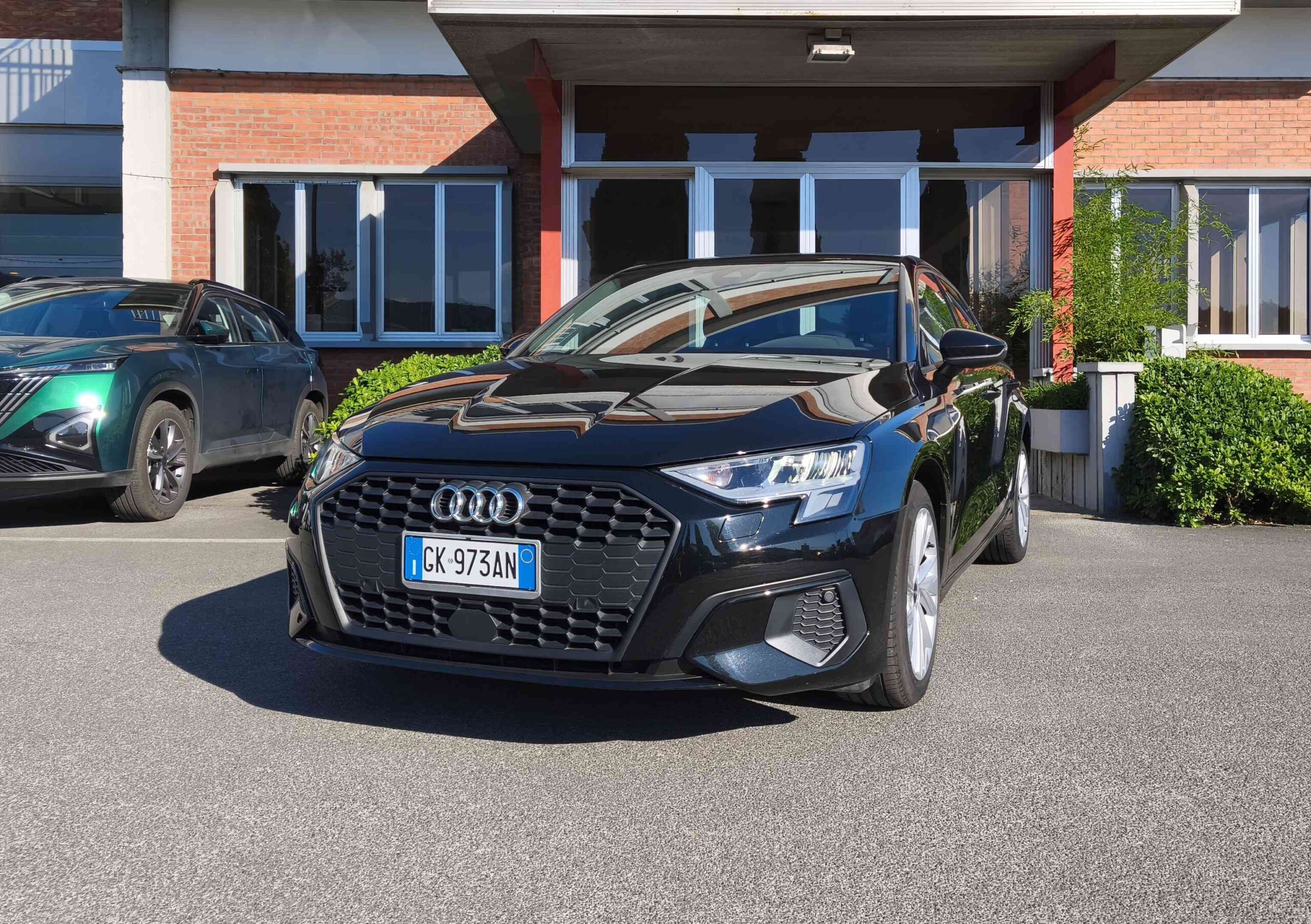 AUDI A3 SPB 35 TDI S tronic Business + Cerchi da 17" + Sensori di Parcheggio Anteriori 1 AUDI A3 SPB 35 TDI S tronic Business + Cerchi da 17" + Sensori di Parcheggio Anteriori