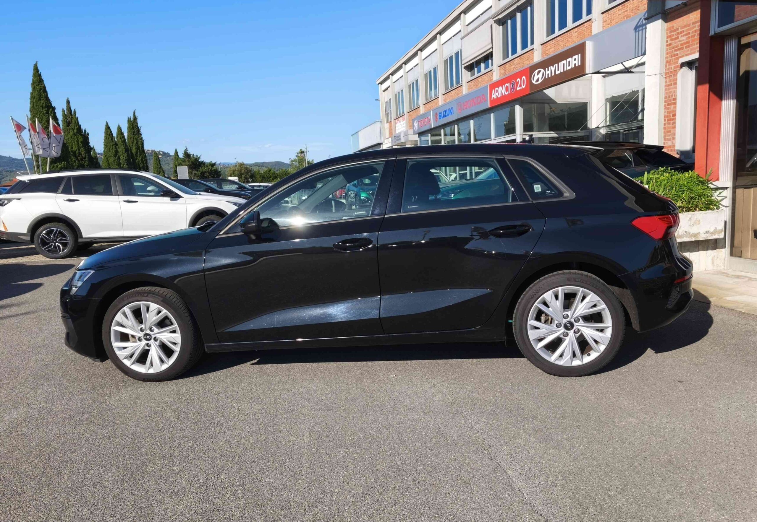 AUDI A3 SPB 35 TDI S tronic Business + Cerchi da 17" + Sensori di Parcheggio Anteriori 2 AUDI A3 SPB 35 TDI S tronic Business + Cerchi da 17" + Sensori di Parcheggio Anteriori - immagine 2