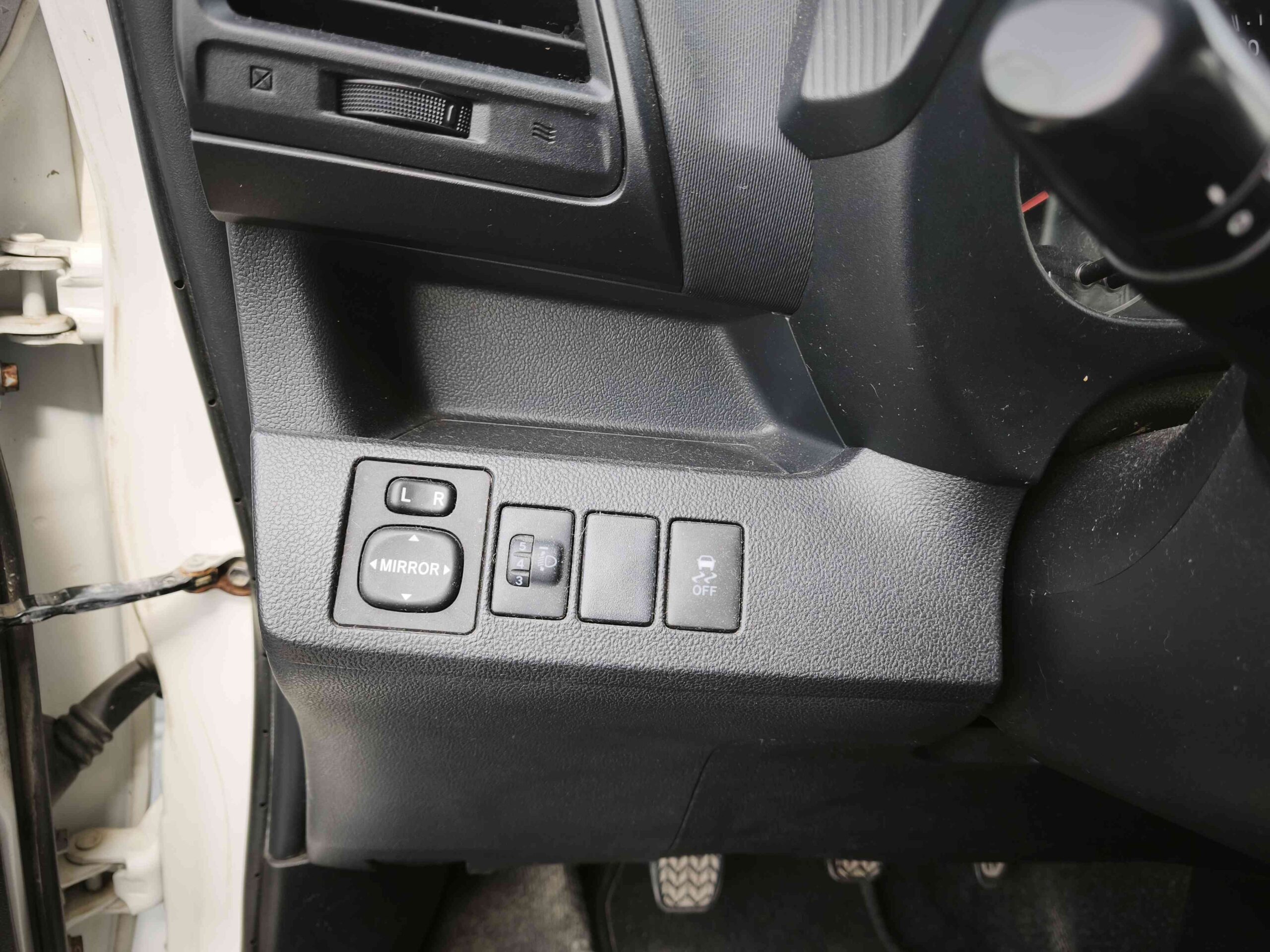 TOYOTA Verso-S 1.3 VVT-i + SENSORI DI PARCHEGGIO 10 TOYOTA Verso-S 1.3 VVT-i + SENSORI DI PARCHEGGIO - immagine 10