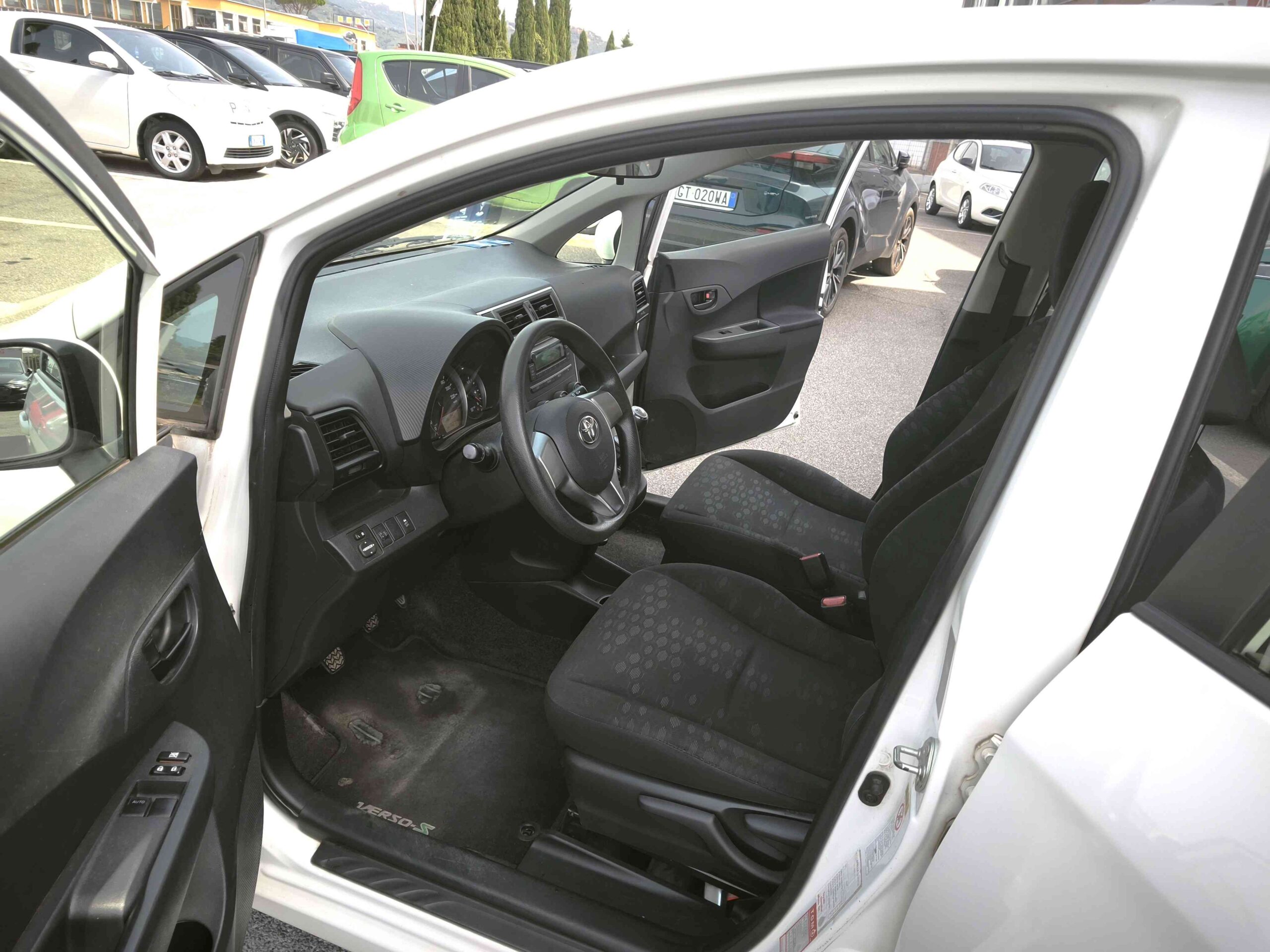 TOYOTA Verso-S 1.3 VVT-i + SENSORI DI PARCHEGGIO 7 TOYOTA Verso-S 1.3 VVT-i + SENSORI DI PARCHEGGIO - immagine 7